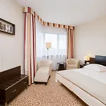 Qubus 3* Lodz