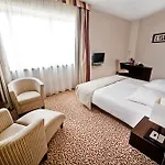 Qubus 3* Lodz