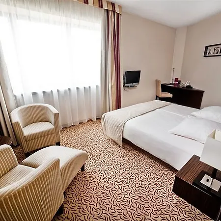 Qubus 3* Lodz