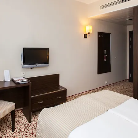 Qubus Hotel 3*