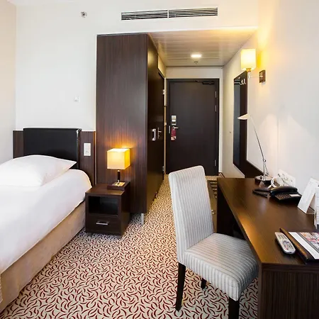 Qubus Hotel 3*