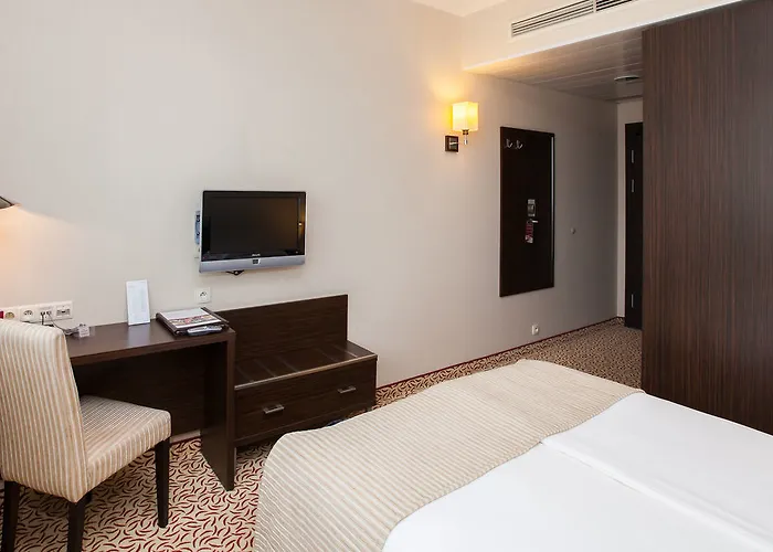 Qubus Hotel 3*